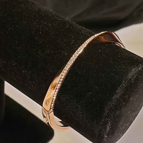 Kate Spade Do the Twist Rose Gold Pave Hinged Bangle Approx 6 3/4" wrist - Picture 2 of 6